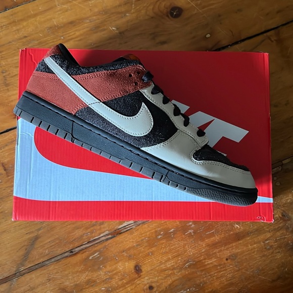 Nike Dunk Low Red Pandas - Picture 1 of 9